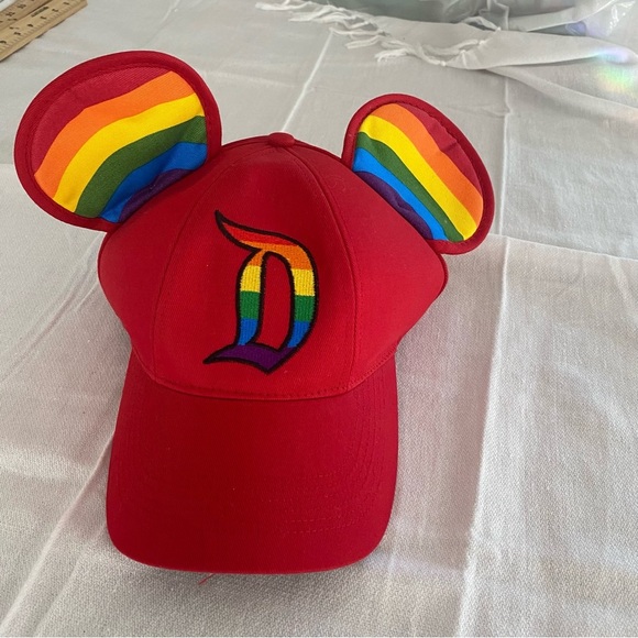 NWOT Disney Parks rainbow baseball hat with adjustable sizing - Picture 13 of 14